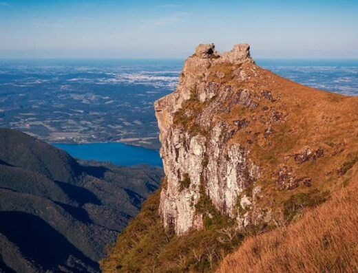 Pico do Rinoceronte – Fazenda dos Papagaios